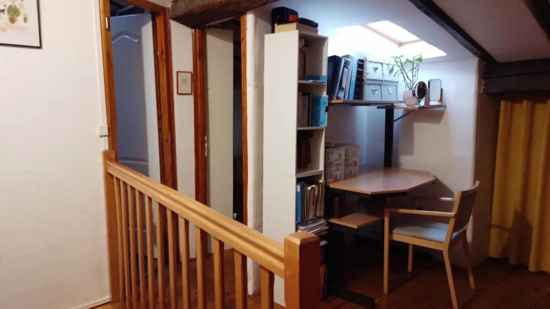 Chambre Dans Maison De Ville Vieux, Lyon St Just 0*,